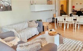 Ruim, lichtrijk appartement met groot terras uitstekend gelegen in De Panne